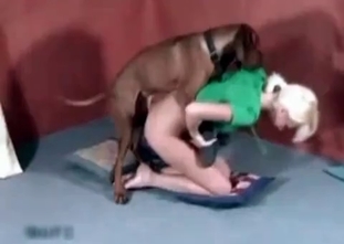 Kinky lady is in love with a hound