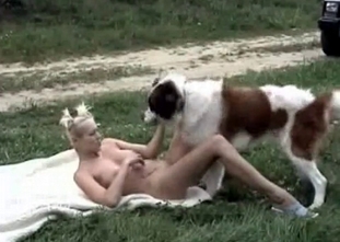 Nude model wants to have a sex with a puppy